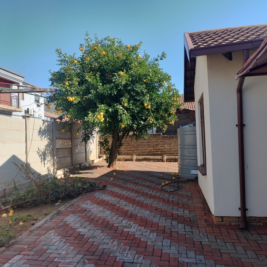 To Let 3 Bedroom Property for Rent in Tlhabane West North West